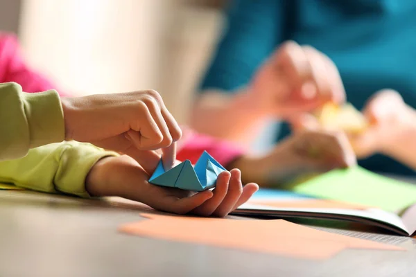 Children making swan with paper — Stock Photo, Image