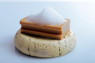 Köpük sabun parçası