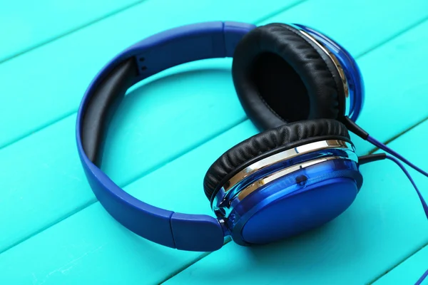 Headphones on wooden background — Stock Photo, Image