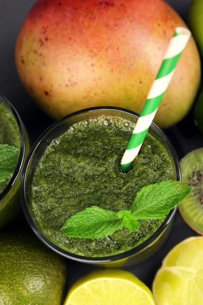 Groene gezond vruchtensap — Stockfoto