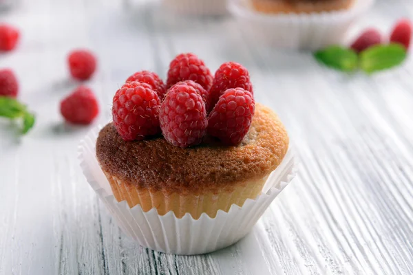 Delicious cupcake with berries on wooden table close up — Stock Photo, Image