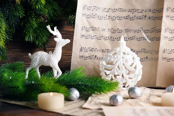 音乐笔记与圣诞装饰 — 图库照片
