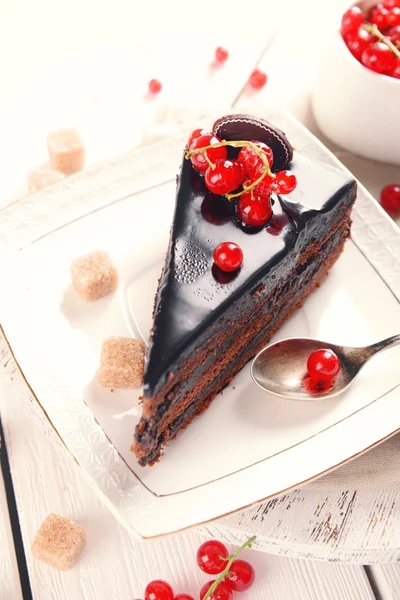 Tasty chocolate cake with berries on table close up — Stock Photo, Image