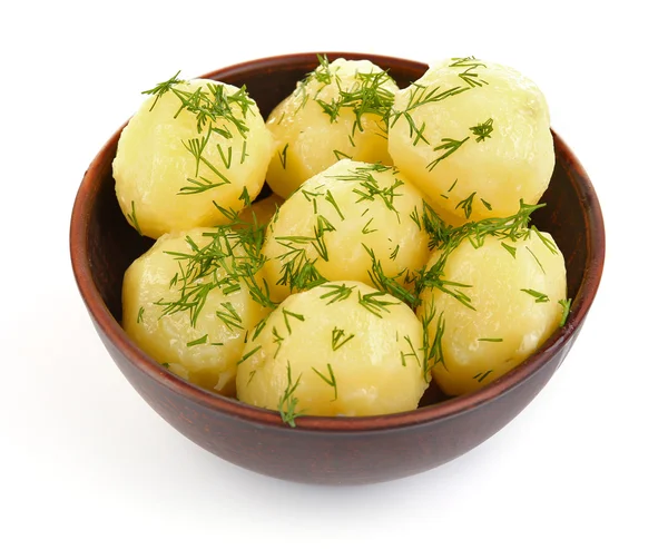 Kokt potatis med dill i skål isolerad på vit — Stockfoto