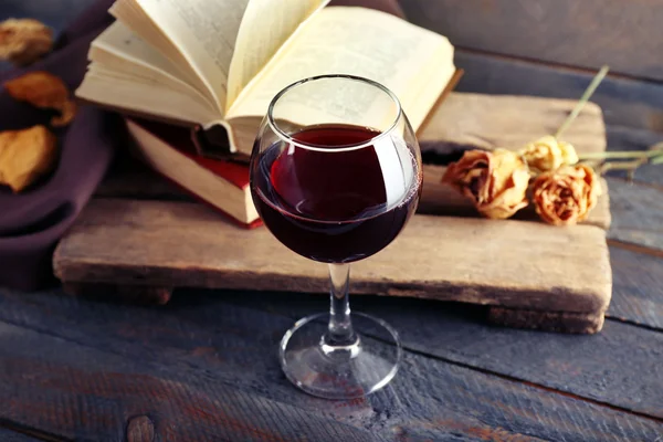 Composição com copo de vinho — Fotografia de Stock