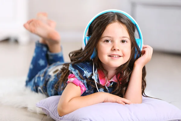 Little girl with headphones — Stock Photo, Image