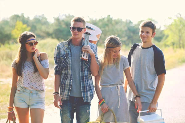 Group Young People Standing Road — Stock Photo, Image