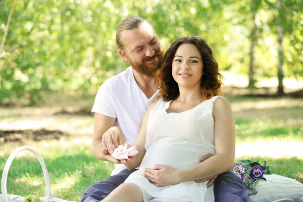 Man and his lovely pregnant wife — Stock Photo, Image