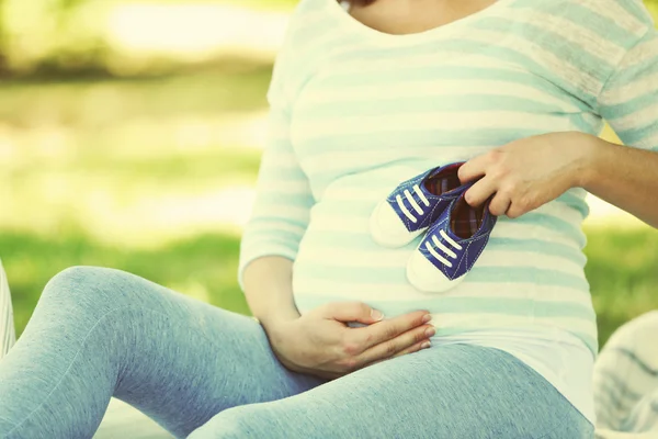 Pregnant woman with blue booties — Stock Photo, Image