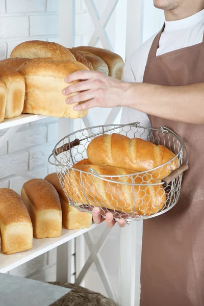 Baker holding freshly baked bread — Stock Photo, Image