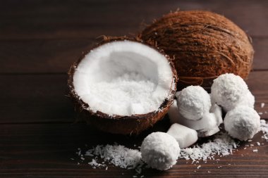 Hindistan cevizi pul şekerler