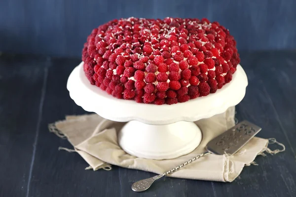 Sweet cake with raspberries — Stock Photo, Image
