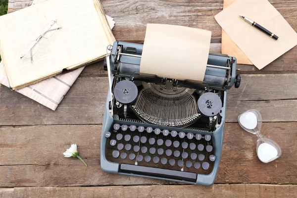Máquina de escribir negra vintage —  Fotos de Stock