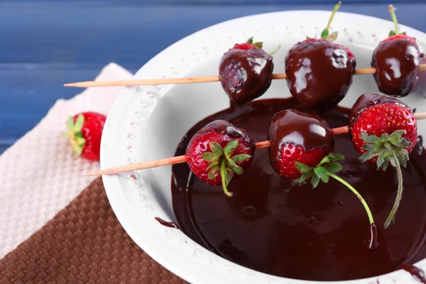 Heerlijke aardbeien in chocolade — Stockfoto