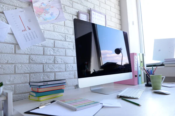 Modern workplace with computer on the table, close up — Stock Photo, Image