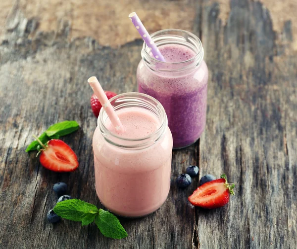 Healthy strawberry yogurt with mint — Stock Photo, Image