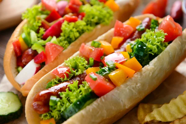 Sosisli sandviç ve sebze — Stok fotoğraf