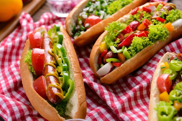 Hot dogs et légumes — Photo