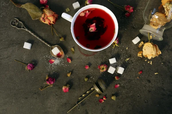 Cup of rose tea with sugar — Stock Photo, Image