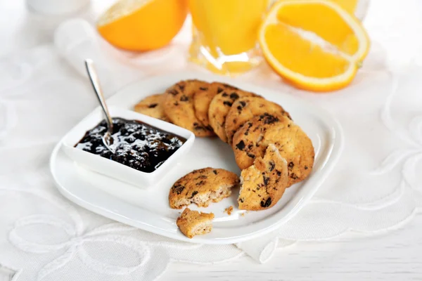 Plaat van smakelijke cookies — Stockfoto