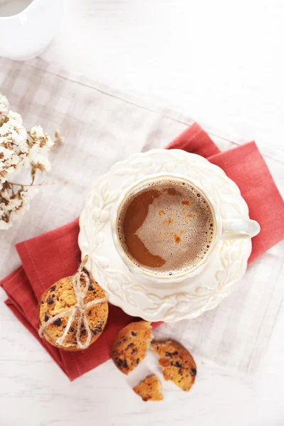 Fincan kahve ve lezzetli Kurabiye yığını — Stok fotoğraf