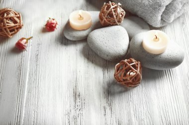 Çiçekler, mumlar bileşimi