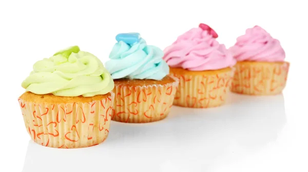 Cupcakes saborosos isolados no fundo branco — Fotografia de Stock