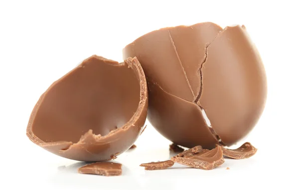 Σπασμένα σοκολατένιο αυγό του Πάσχα, απομονωμένα σε λευκό — Φωτογραφία Αρχείου