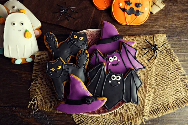Kreatív Halloween cookie-kat a fából készült háttér — Stock Fotó