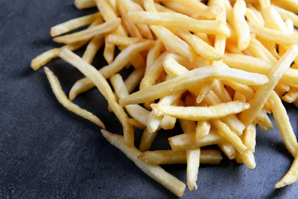 Batatas fritas na mesa — Fotografia de Stock