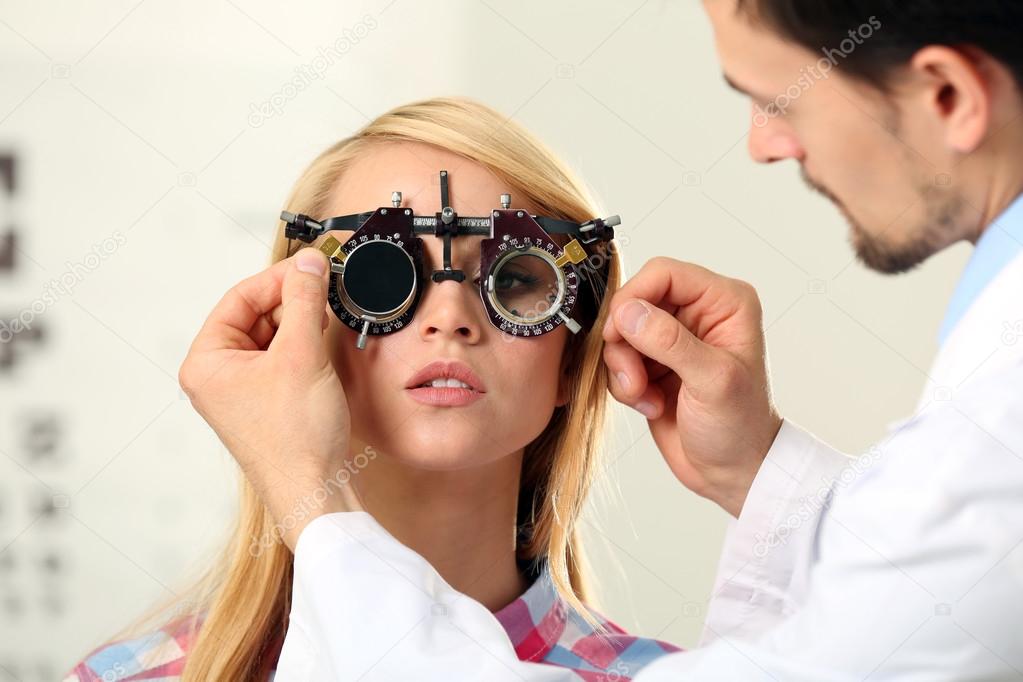 Male doctor examing female patient
