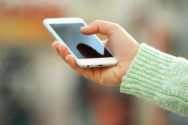 Hand holding a mobile phone — Stock Photo, Image