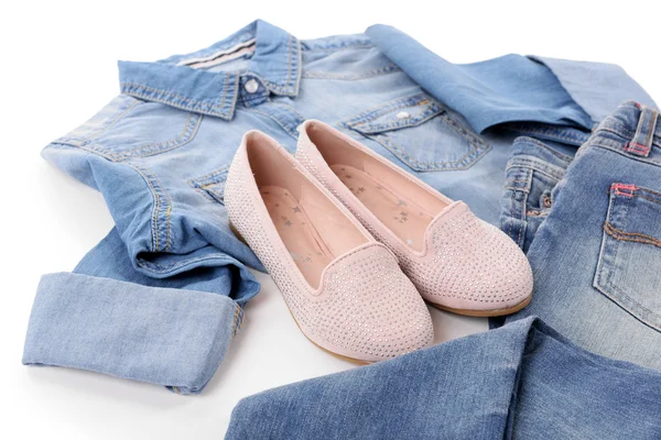 Camisa de mezclilla azul y jeans con zapatos rosas —  Fotos de Stock