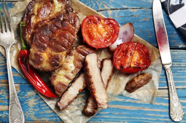 Kavrulmuş sığır filetosu ve sebze