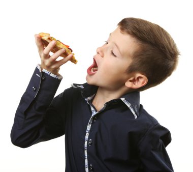 küçük boy pizza yemek  