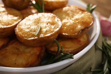 Rosemary ile lezzetli fırında patates