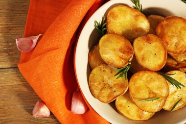 Rosemary ile lezzetli fırında patates