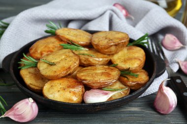 Rosemary ile lezzetli fırında patates