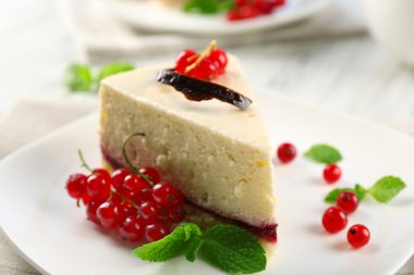 Sofrada böğürtlenli leziz cheesecake.