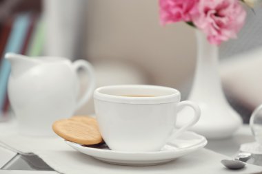 Kahve masada oturma odasında