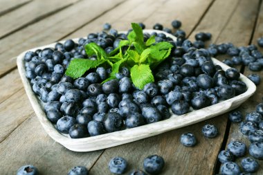 Nane ile lezzetli olgun yaban mersini