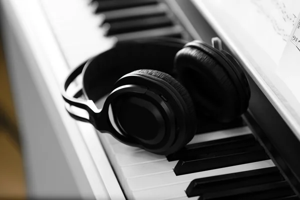 Piano with headphones close up — Stock Photo, Image