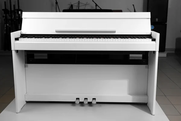 Piano in muzikale winkel — Stockfoto