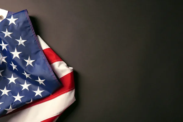 Amerikanische Flagge auf dunklem Grund — Stockfoto