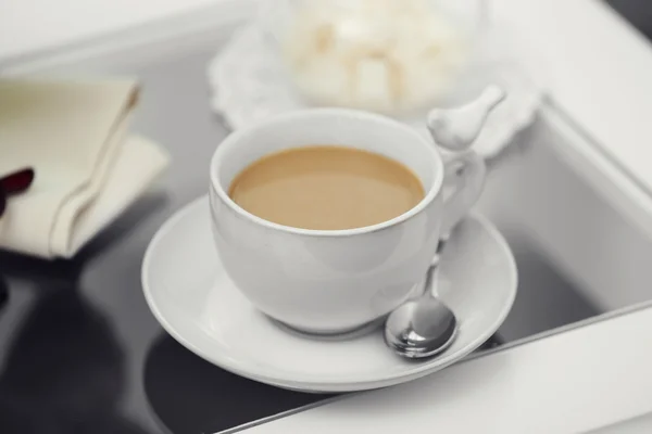 Taza de café en la mesa de cerca — Foto de Stock