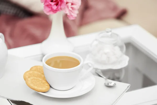 Cup of coffee on table in living room — Stock Photo, Image