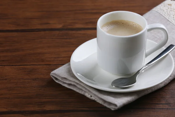 Kopje koffie op tabel close-up — Stockfoto