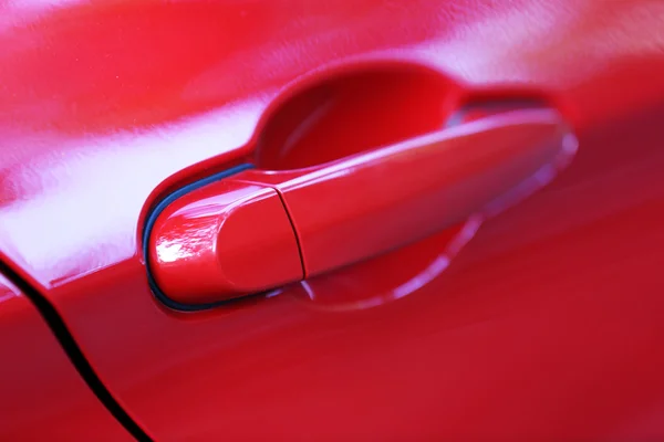 Klamka drzwi czerwony samochód — Zdjęcie stockowe