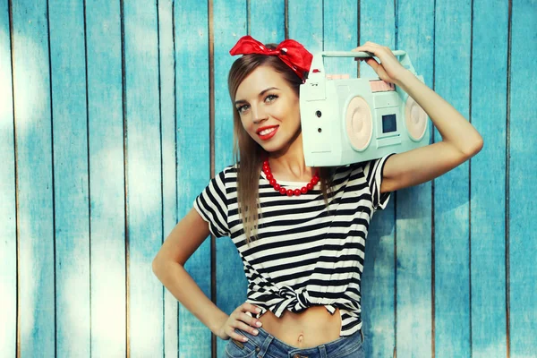 Menina bonita com sorriso bonito — Fotografia de Stock