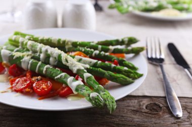 Lezzetli sebze yemek servis masada yakın çekim